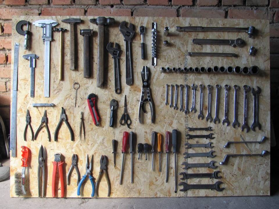как разложить инструменты в гараже